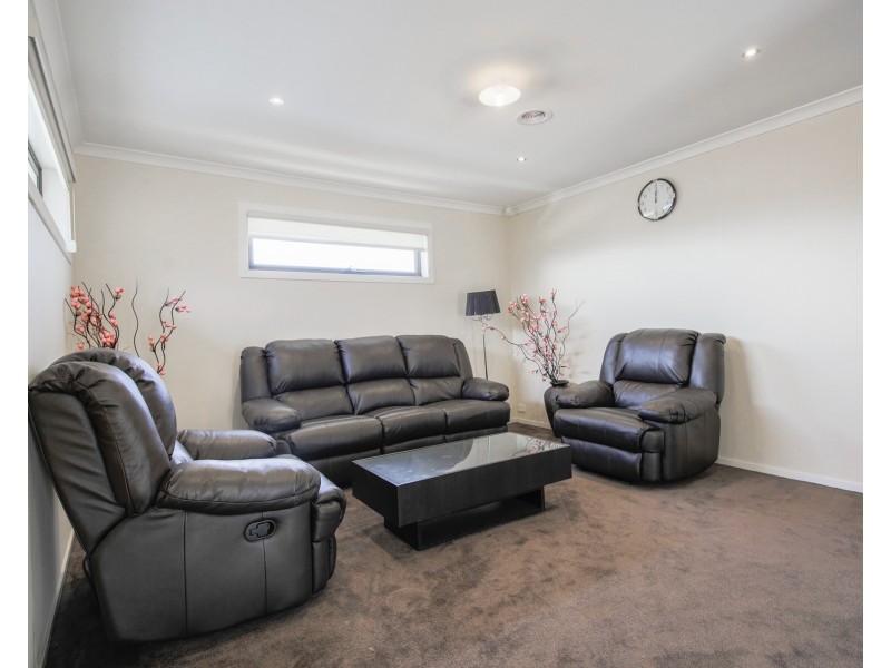 6  Tarcoola Crescent, Sanctuary Lakes VIC 3030