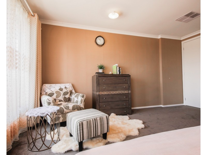 6  Tarcoola Crescent, Sanctuary Lakes VIC 3030