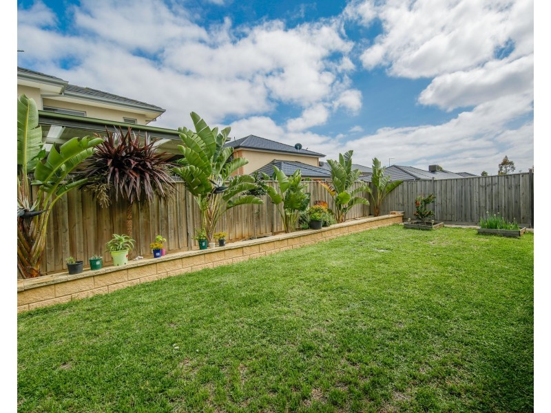 6  Tarcoola Crescent, Sanctuary Lakes VIC 3030