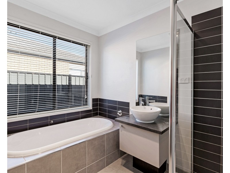9 Marshall Terrace, Point Cook VIC 3030