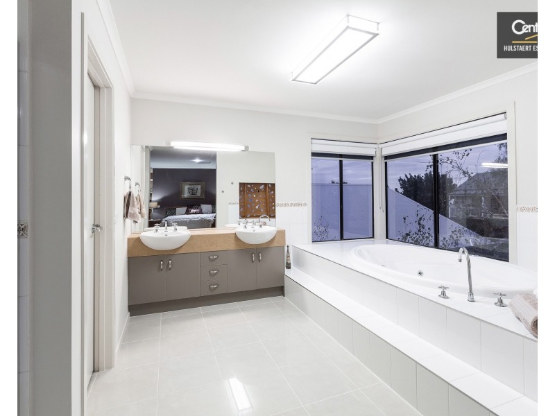 19 Banjo Paterson Circle, Point Cook VIC 3030