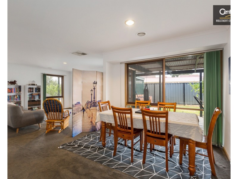 2 Kathleen Crescent, Hoppers Crossing VIC 3029