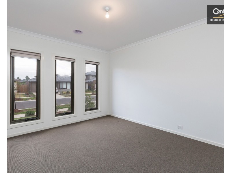 121 Bondi Parade, Point Cook VIC 3030