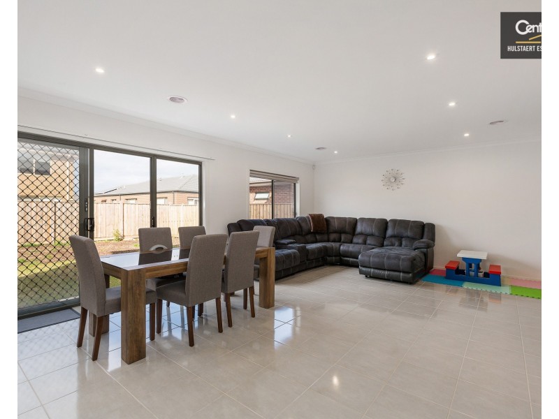 121 Bondi Parade, Point Cook VIC 3030