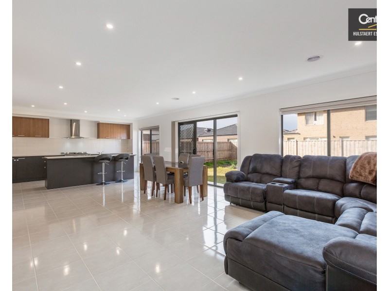 121 Bondi Parade, Point Cook VIC 3030