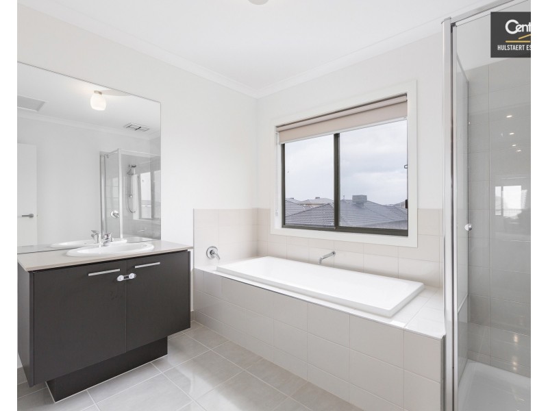 121 Bondi Parade, Point Cook VIC 3030