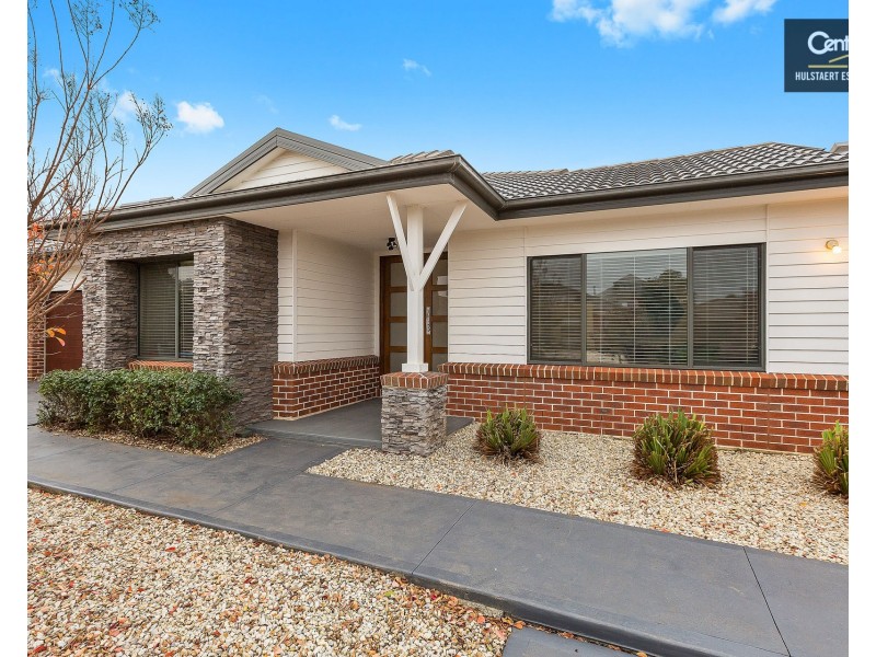 18 Beaurepaire Drive, Point Cook VIC 3030