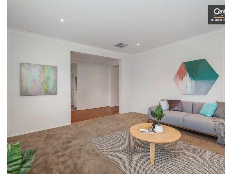 18 Beaurepaire Drive, Point Cook VIC 3030