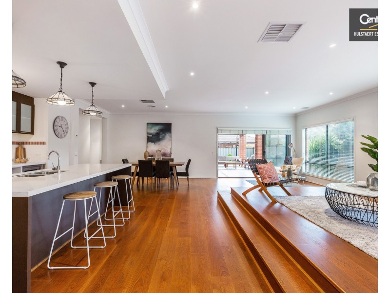 18 Beaurepaire Drive, Point Cook VIC 3030