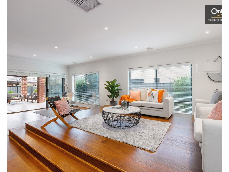 18 Beaurepaire Drive, Point Cook VIC 3030