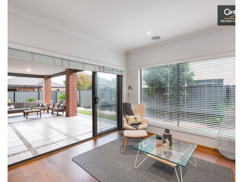 18 Beaurepaire Drive, Point Cook VIC 3030