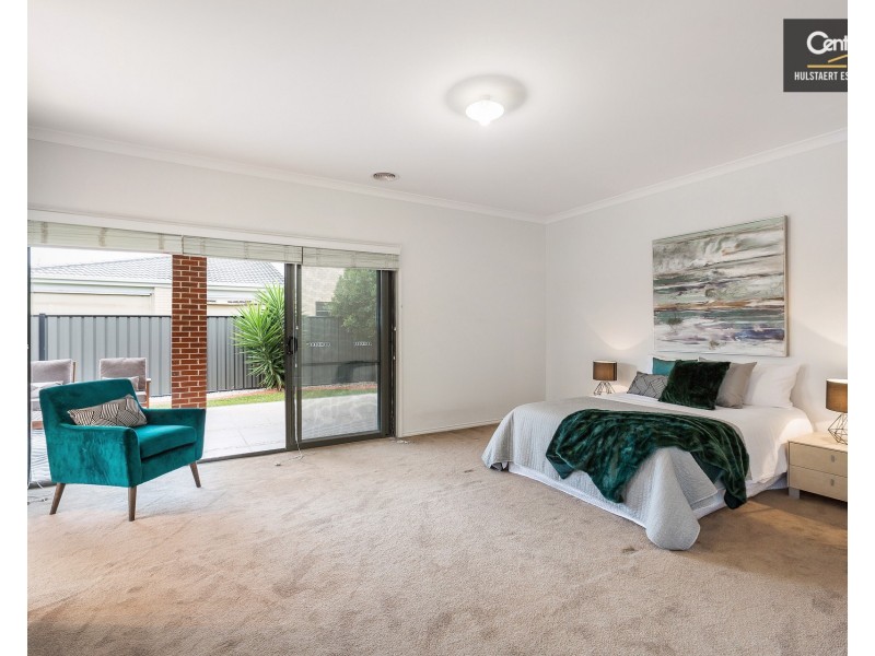 18 Beaurepaire Drive, Point Cook VIC 3030