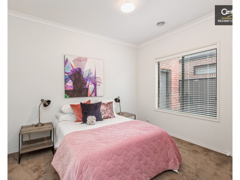 18 Beaurepaire Drive, Point Cook VIC 3030