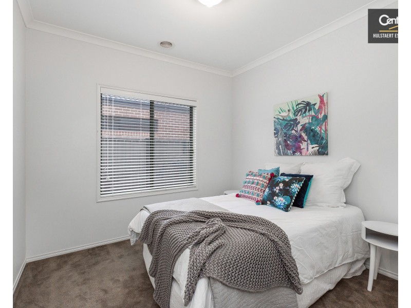 18 Beaurepaire Drive, Point Cook VIC 3030