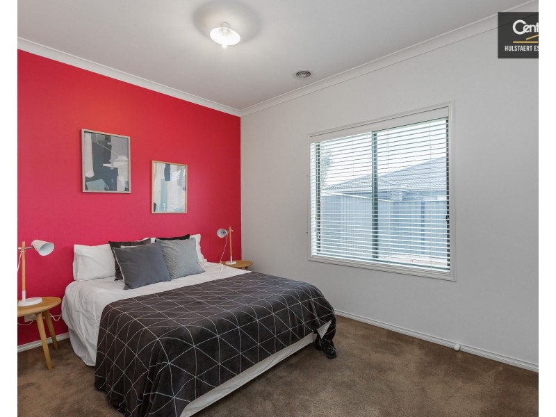 18 Beaurepaire Drive, Point Cook VIC 3030