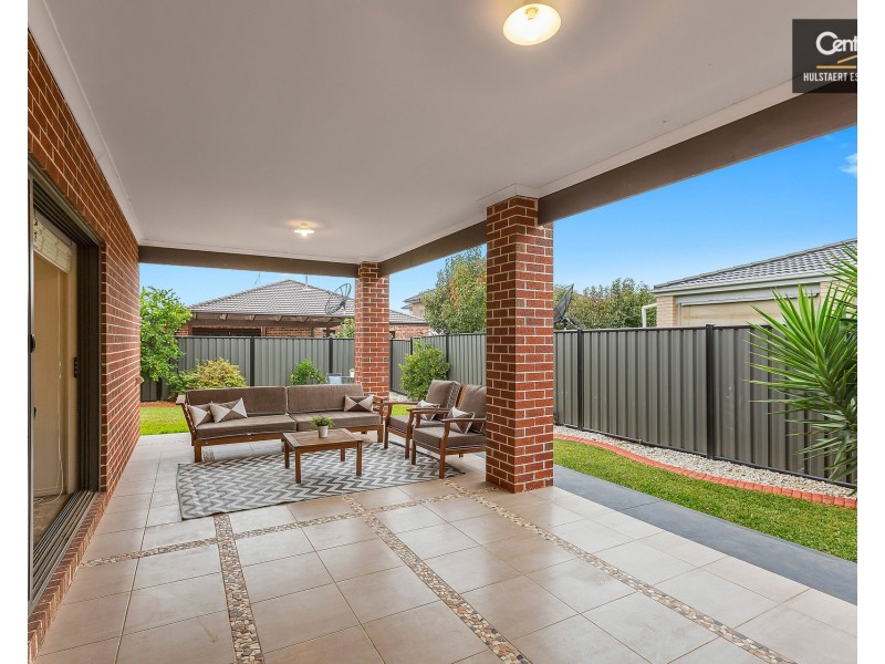 18 Beaurepaire Drive, Point Cook VIC 3030