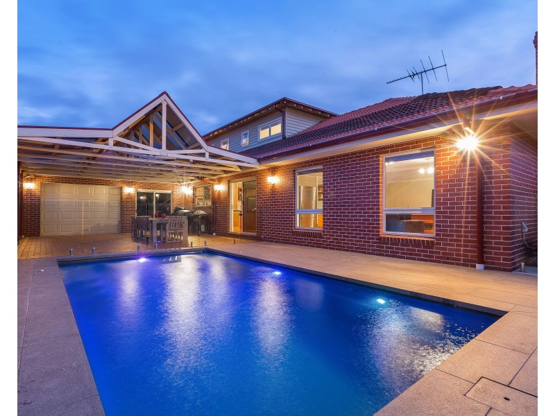 18 Snowbush Terrace, Point Cook VIC 3030