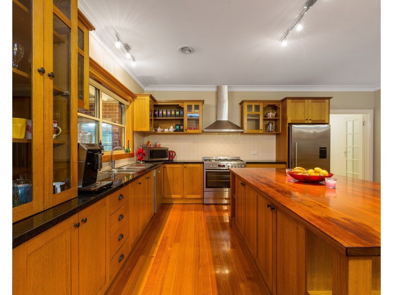 18 Snowbush Terrace, Point Cook VIC 3030