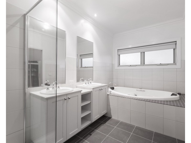 18 Snowbush Terrace, Point Cook VIC 3030