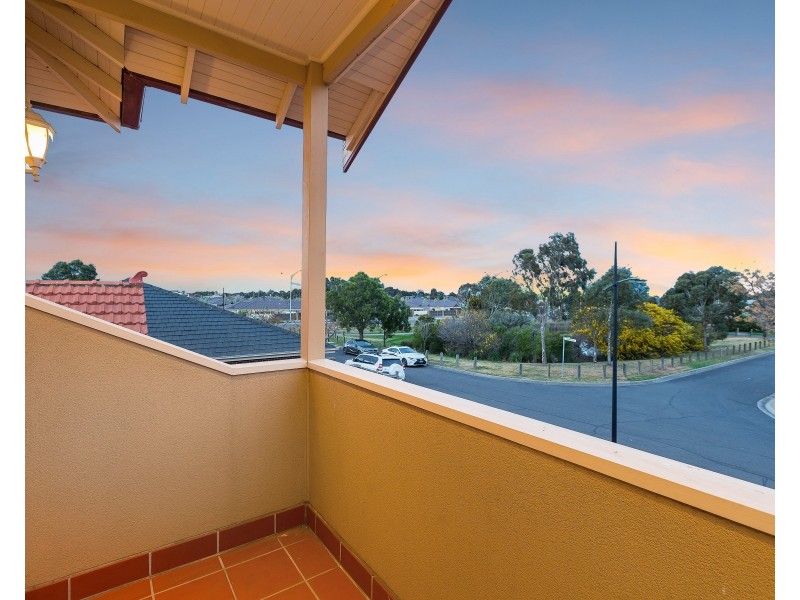 18 Snowbush Terrace, Point Cook VIC 3030
