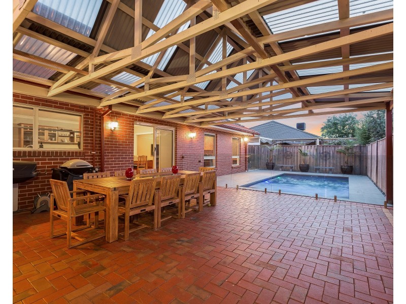 18 Snowbush Terrace, Point Cook VIC 3030
