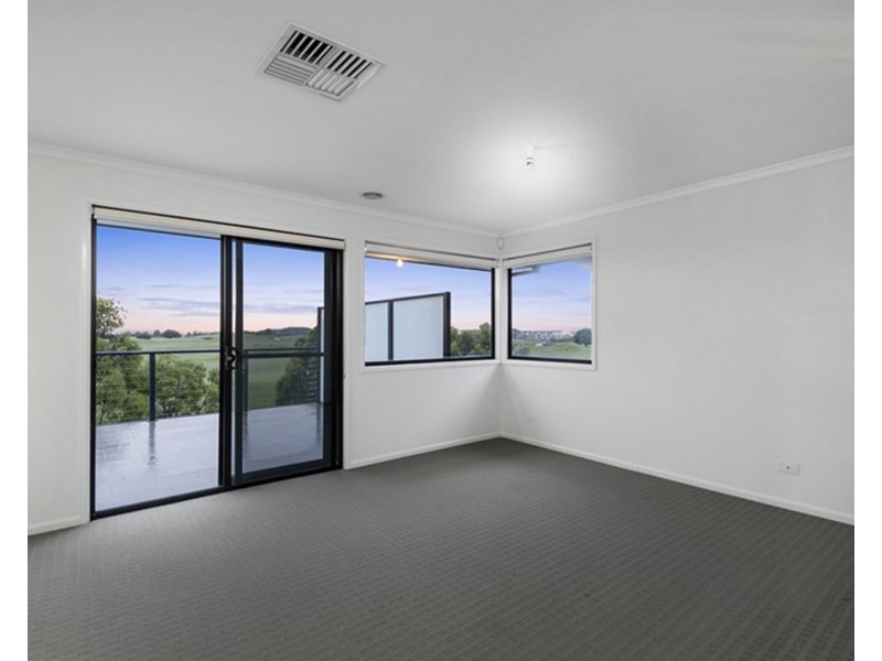 34/1 Greg Norman Drive, Sanctuary Lakes VIC 3030