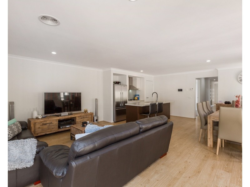 77 Hemsley Promenade, Point Cook VIC 3030