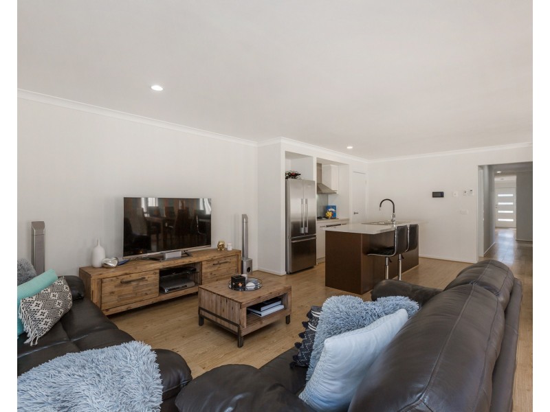 77 Hemsley Promenade, Point Cook VIC 3030