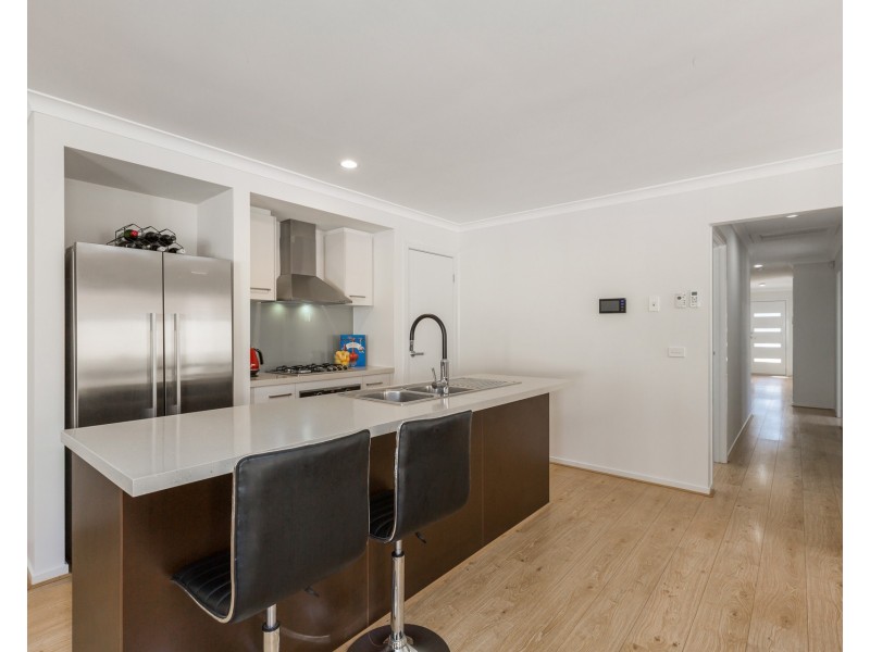 77 Hemsley Promenade, Point Cook VIC 3030