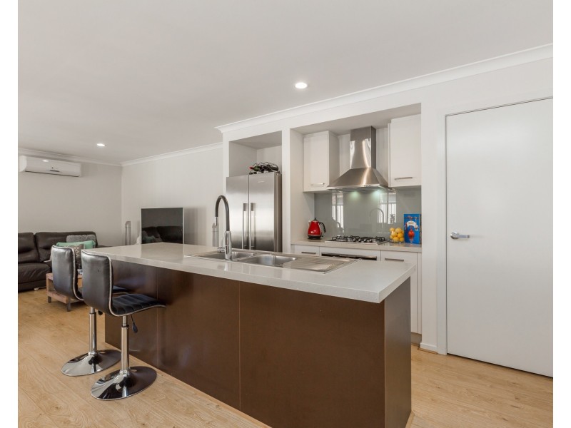 77 Hemsley Promenade, Point Cook VIC 3030