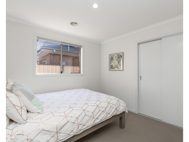 77 Hemsley Promenade, Point Cook VIC 3030