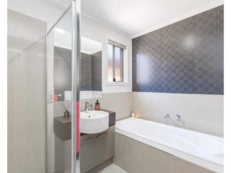 77 Hemsley Promenade, Point Cook VIC 3030