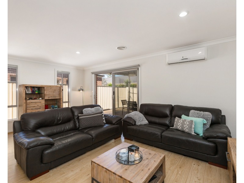77 Hemsley Promenade, Point Cook VIC 3030