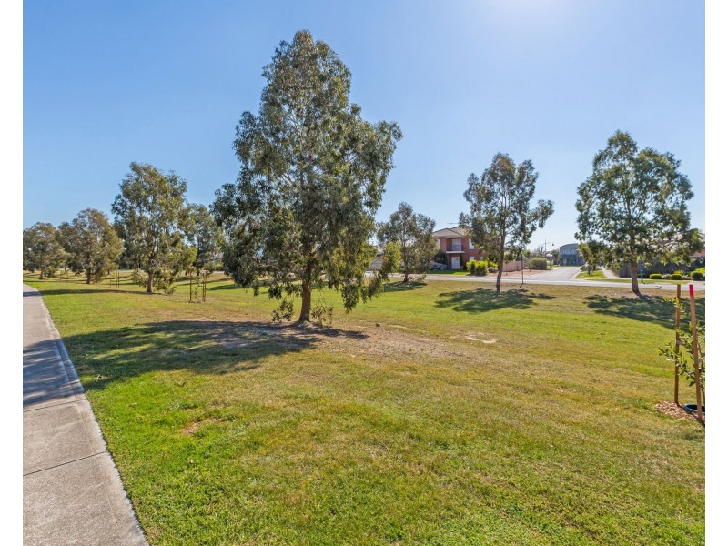 77 Hemsley Promenade, Point Cook VIC 3030