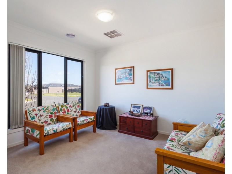 142 Haze Drive, Point Cook VIC 3030