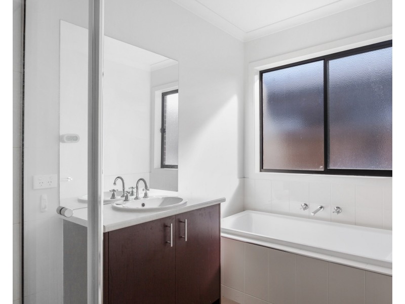 142 Haze Drive, Point Cook VIC 3030