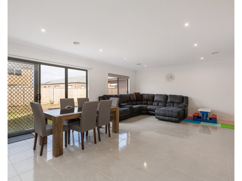 121 Bondi, Point Cook VIC 3030