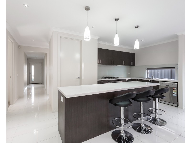 33 Lambourne Avenue, Truganina VIC 3029