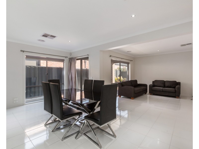 33 Lambourne Avenue, Truganina VIC 3029