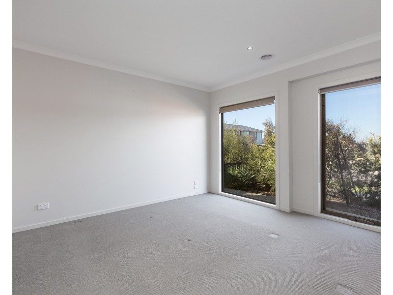 33 Lambourne Avenue, Truganina VIC 3029