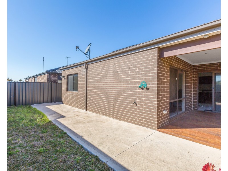33 Lambourne Avenue, Truganina VIC 3029