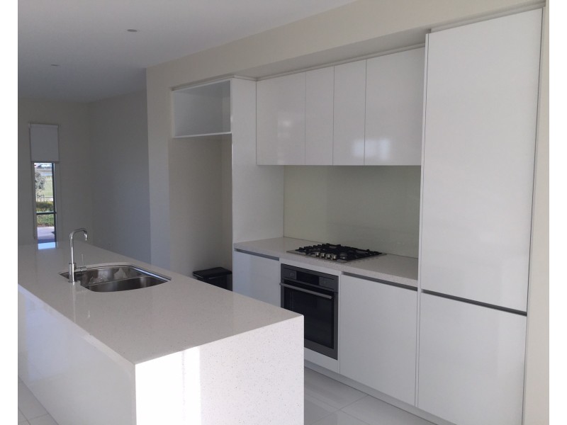 82 Ashcroft Avenue, Williams Landing VIC 3027