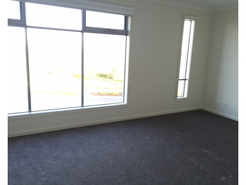 82 Ashcroft Avenue, Williams Landing VIC 3027