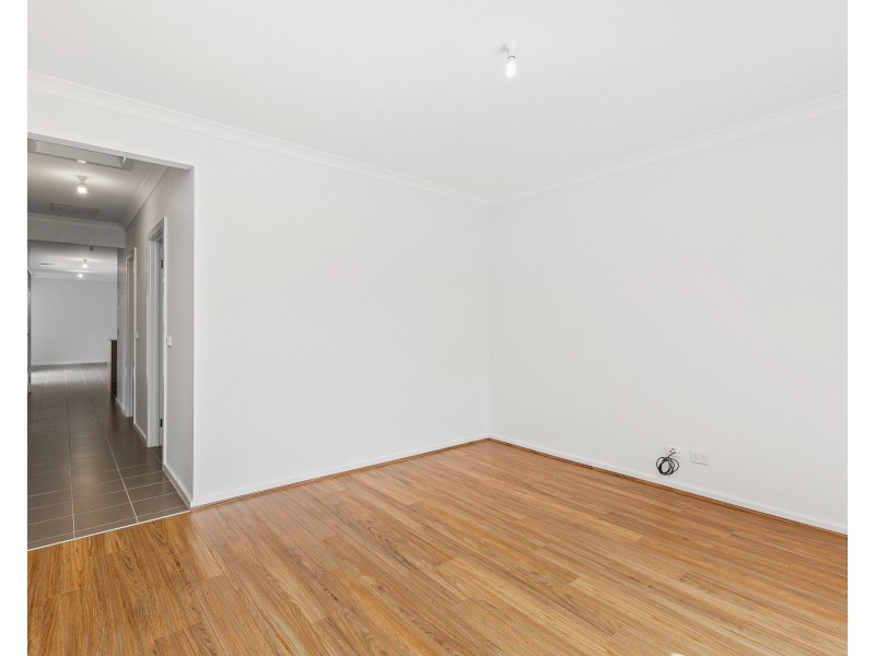 5 Beachside Crescent, Point Cook VIC 3030