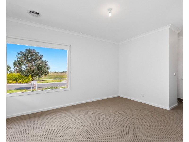 5 Beachside Crescent, Point Cook VIC 3030