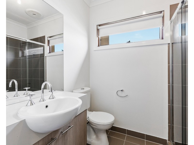 5 Beachside Crescent, Point Cook VIC 3030