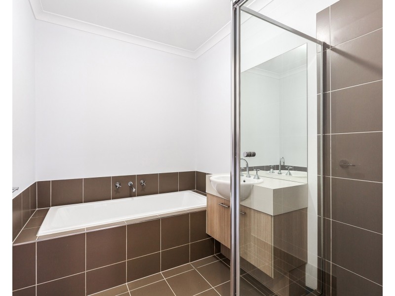 5 Beachside Crescent, Point Cook VIC 3030