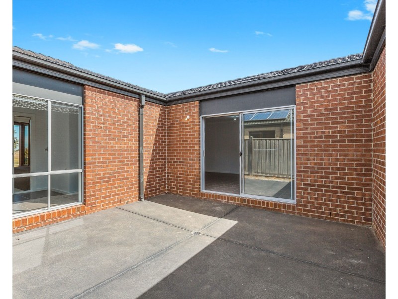 5 Beachside Crescent, Point Cook VIC 3030