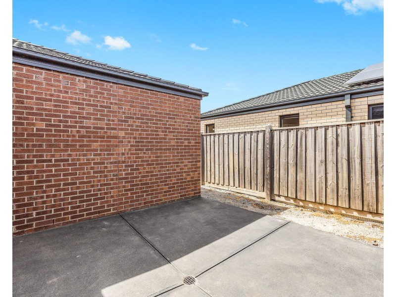 5 Beachside Crescent, Point Cook VIC 3030