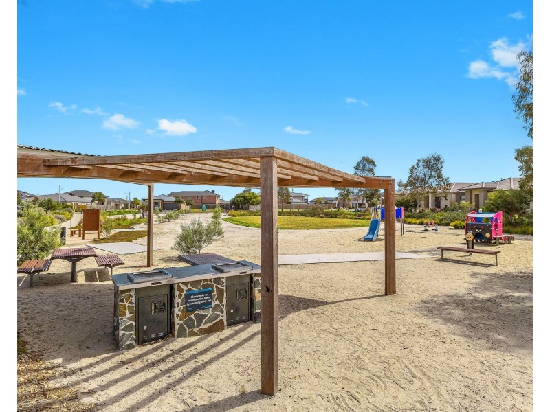 5 Beachside Crescent, Point Cook VIC 3030